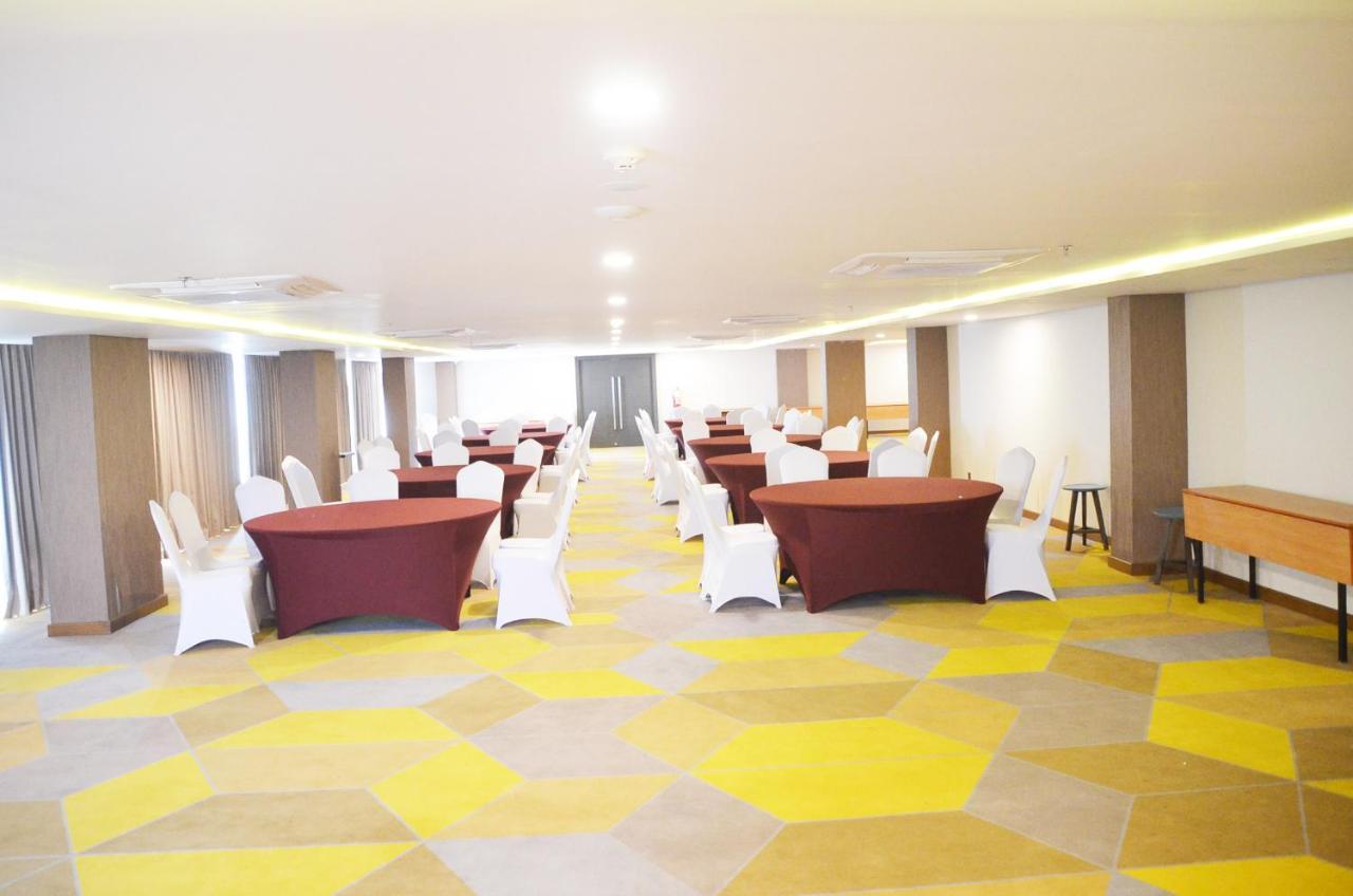 Louis Kienne Hotel Pemuda Семаранг Екстериор снимка